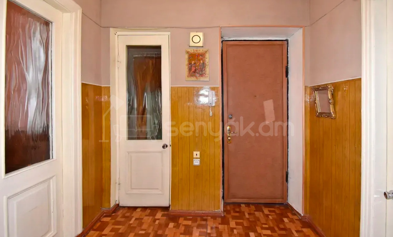 3 Սենյականոց Բնակարան Քարե Շենքում, 85քմ, 2/4 հարկ, Պետական Վիճակում