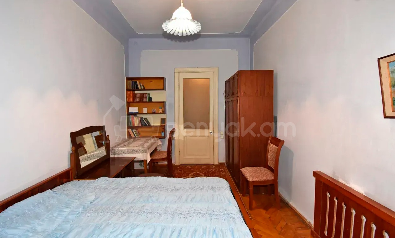 3 Սենյականոց Բնակարան Քարե Շենքում, 85քմ, 2/4 հարկ, Պետական Վիճակում