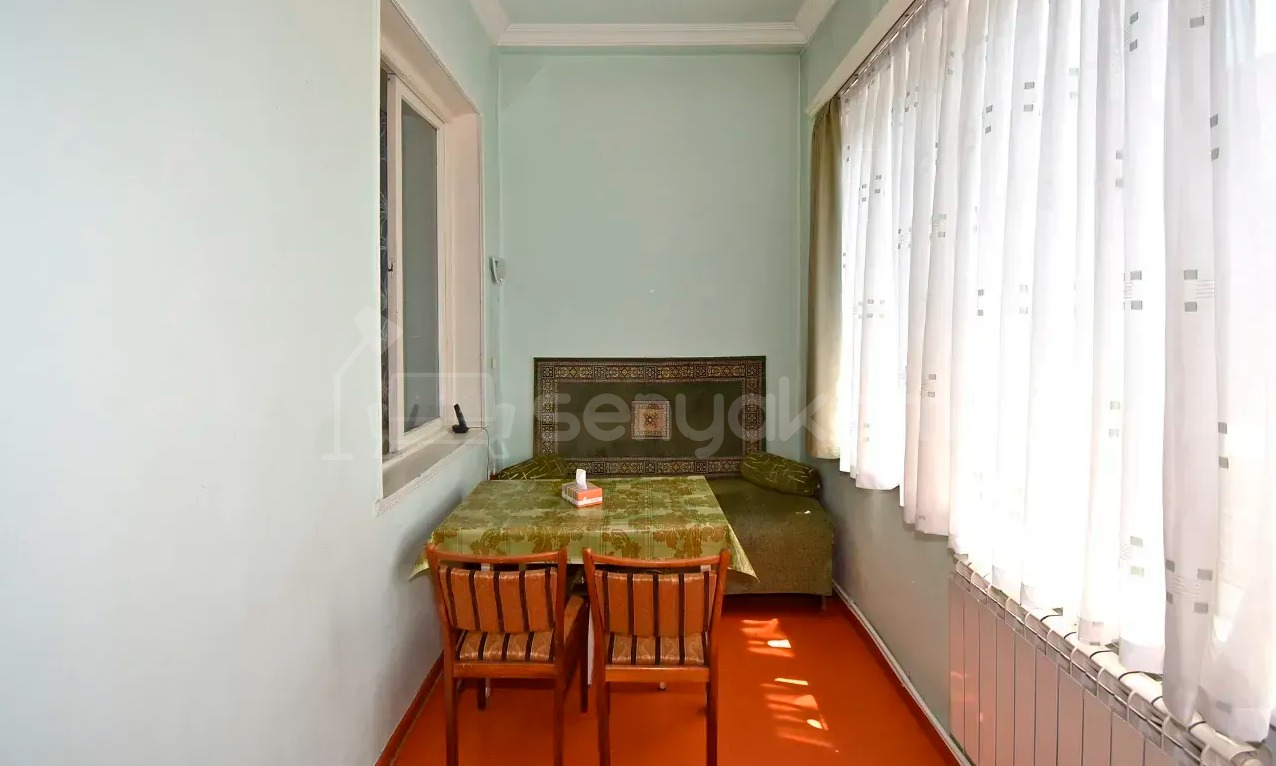 3 Սենյականոց Բնակարան Քարե Շենքում, 85քմ, 2/4 հարկ, Պետական Վիճակում