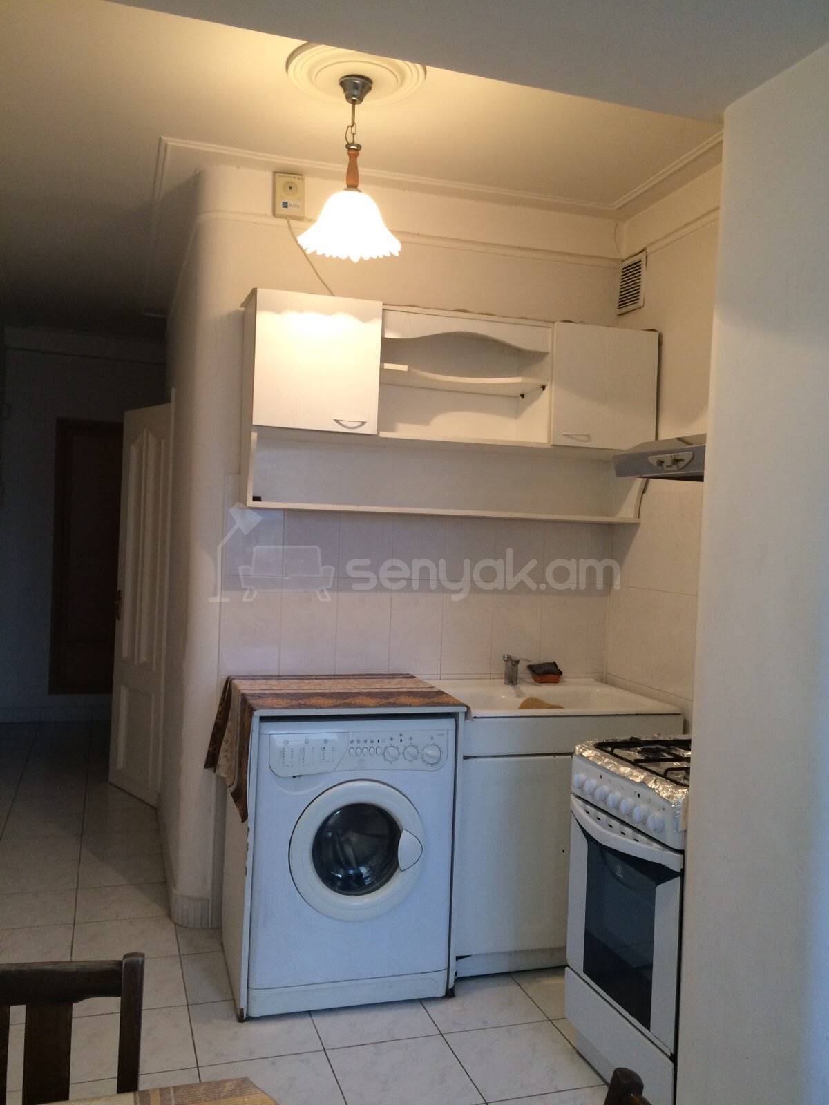 2 Սենյականոց Բնակարան Քարե Շենքում, 62քմ, 2/5 հարկ, Նորմալ Վիճակում, Կահավորված, Արևկող