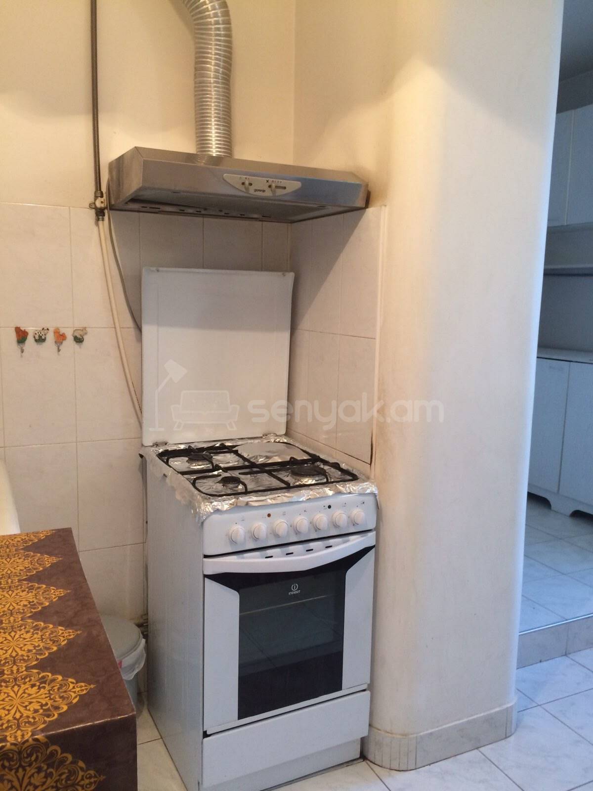 2 Սենյականոց Բնակարան Քարե Շենքում, 62քմ, 2/5 հարկ, Նորմալ Վիճակում, Կահավորված, Արևկող
