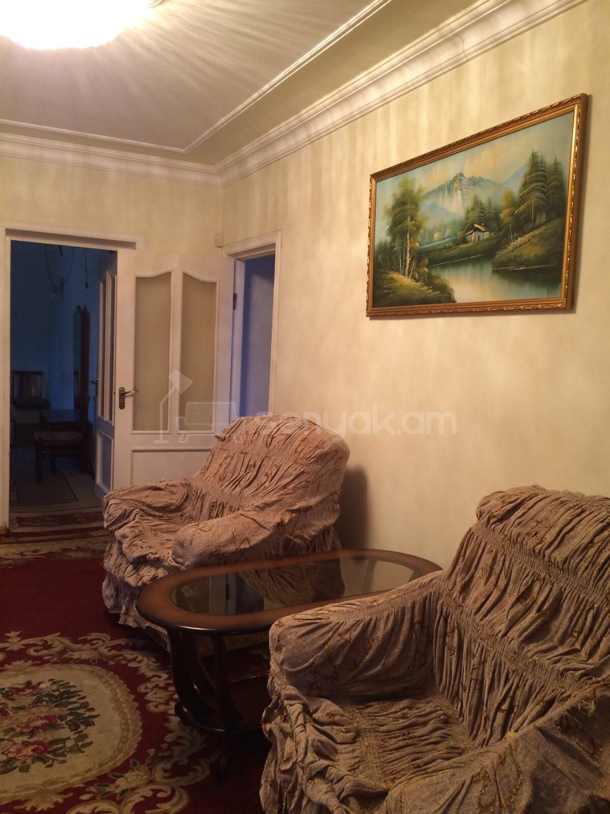 2 Սենյականոց Բնակարան Քարե Շենքում, 62քմ, 2/5 հարկ, Նորմալ Վիճակում, Կահավորված, Արևկող