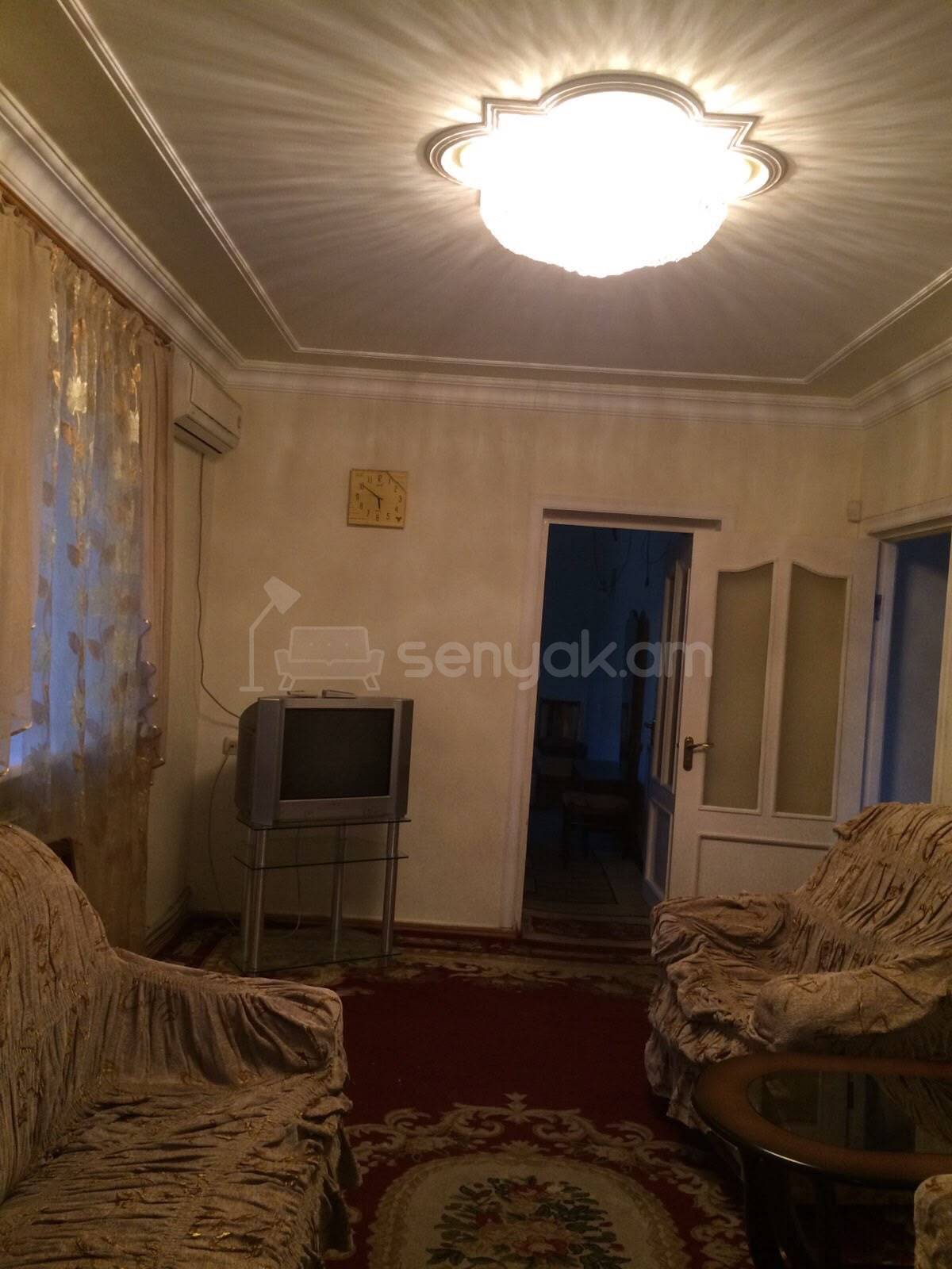 2 Սենյականոց Բնակարան Քարե Շենքում, 62քմ, 2/5 հարկ, Նորմալ Վիճակում, Կահավորված, Արևկող