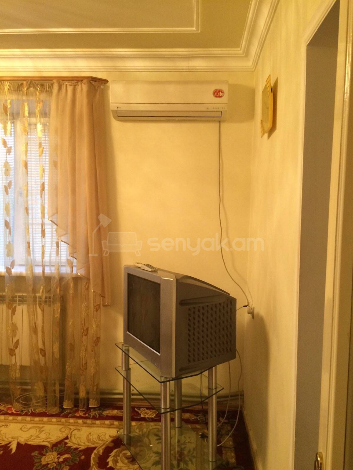 2 Սենյականոց Բնակարան Քարե Շենքում, 62քմ, 2/5 հարկ, Նորմալ Վիճակում, Կահավորված, Արևկող