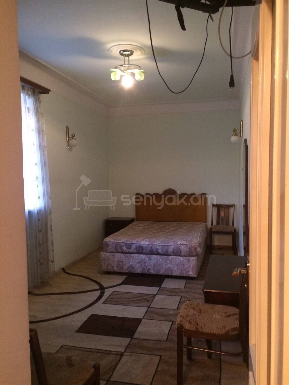 2 Սենյականոց Բնակարան Քարե Շենքում, 62քմ, 2/5 հարկ, Նորմալ Վիճակում, Կահավորված, Արևկող