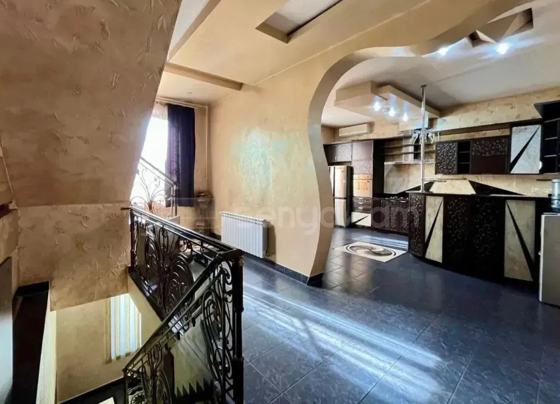 5 Սենյականոց Բնակարան Նորակառույց Քարե Շենքում, 307քմ, 3/3 հարկ, Դիզայներական Վերանորոգված