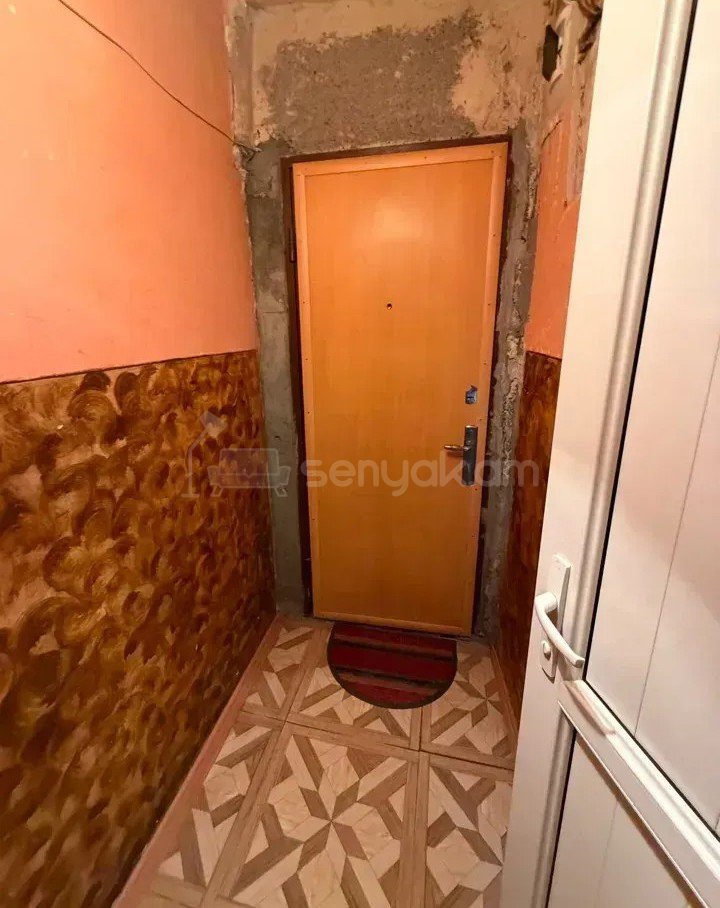 1 Սենյականոց Բնակարան Քարե Շենքում, 38քմ, 4/4 հարկ, Նորմալ Վիճակում