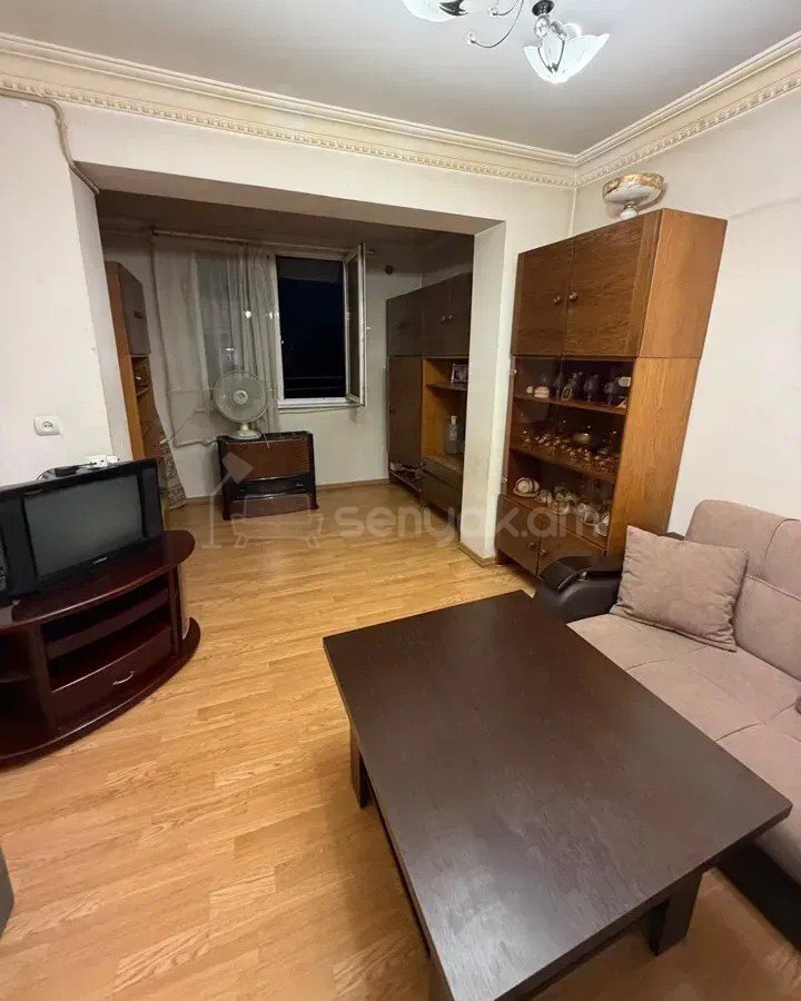 1 Սենյականոց Բնակարան Քարե Շենքում, 38քմ, 4/4 հարկ, Նորմալ Վիճակում