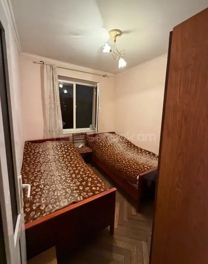 1 Սենյականոց Բնակարան Քարե Շենքում, 38քմ, 4/4 հարկ, Նորմալ Վիճակում