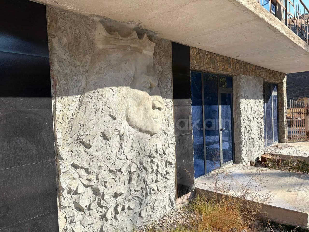 8 Սենյականոց Սեփական Տուն, 700քմ, Կոսմետիկ Վերանորոգված