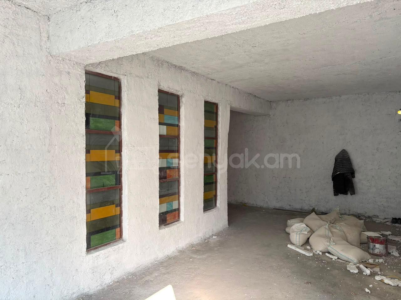 8 Սենյականոց Սեփական Տուն, 700քմ, Կոսմետիկ Վերանորոգված