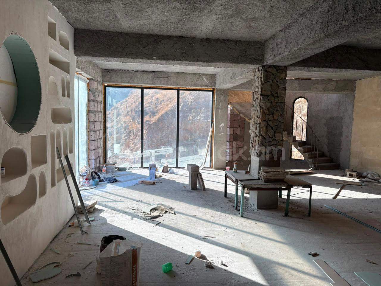 8 Սենյականոց Սեփական Տուն, 700քմ, Կոսմետիկ Վերանորոգված