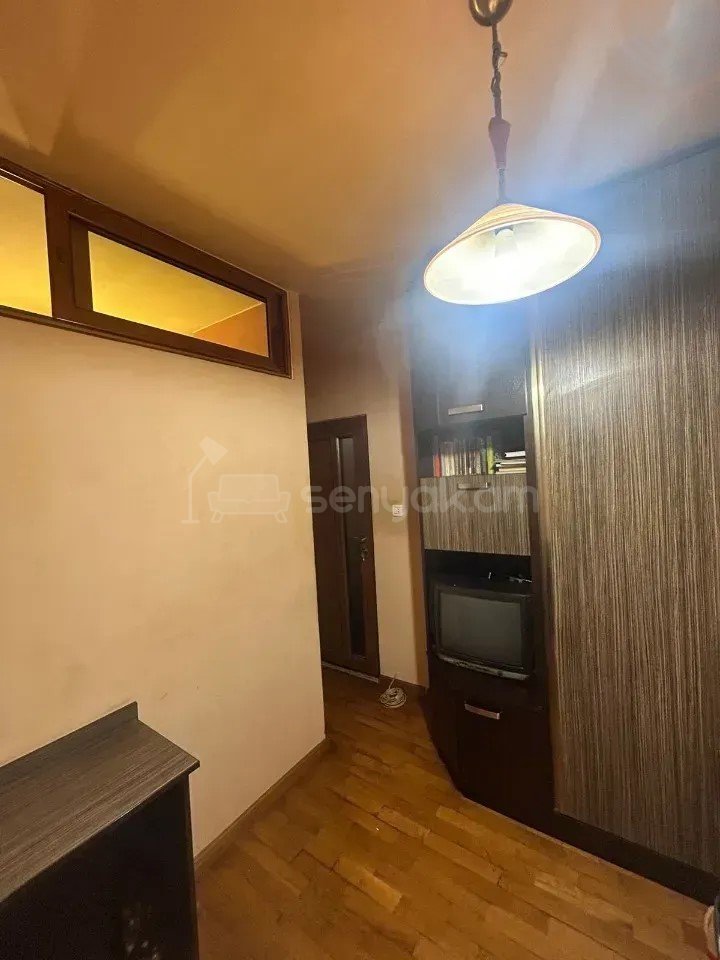 2 Սենյականոց Բնակարան Քարե Շենքում, 50քմ, 1/5 հարկ, Կապիտալ Վերանորոգված