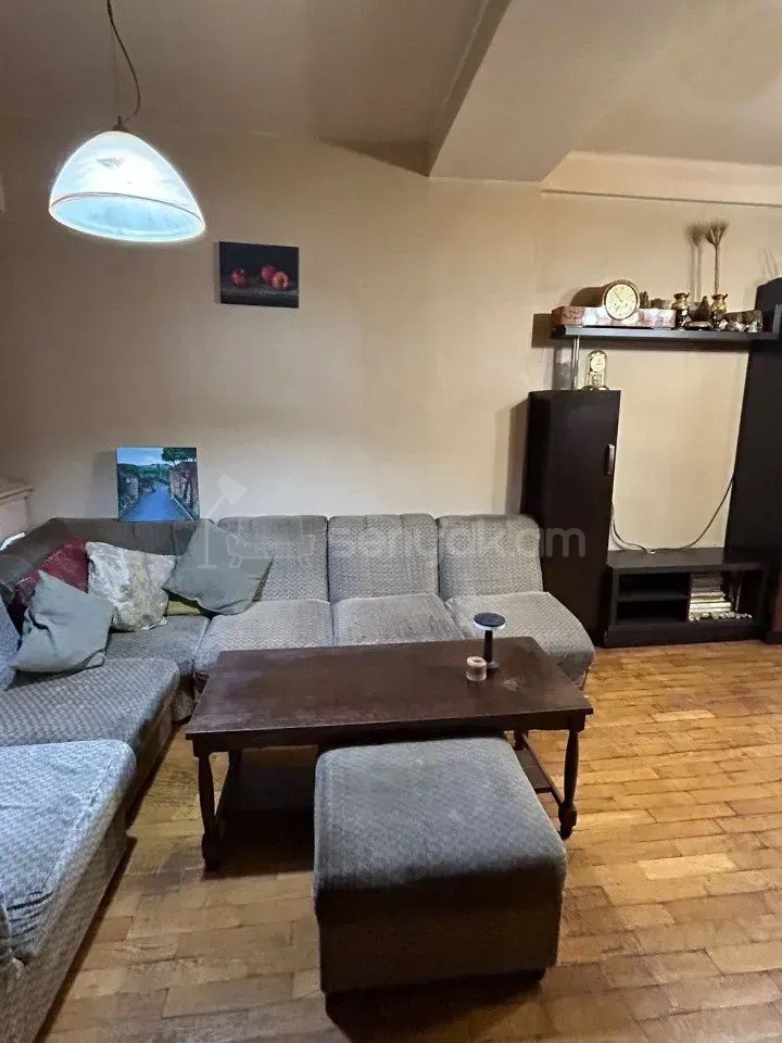 2 Սենյականոց Բնակարան Քարե Շենքում, 50քմ, 1/5 հարկ, Կապիտալ Վերանորոգված