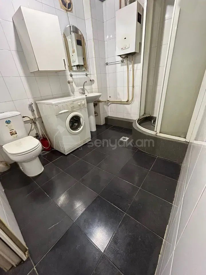 2 Սենյականոց Բնակարան Քարե Շենքում, 50քմ, 1/5 հարկ, Կապիտալ Վերանորոգված