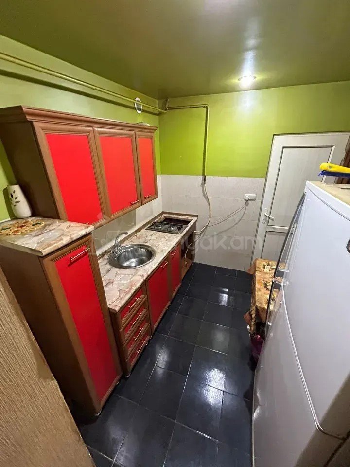 2 Սենյականոց Բնակարան Քարե Շենքում, 50քմ, 1/5 հարկ, Կապիտալ Վերանորոգված