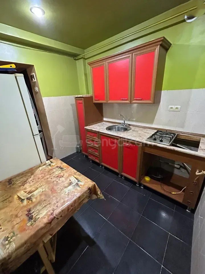 2 Սենյականոց Բնակարան Քարե Շենքում, 50քմ, 1/5 հարկ, Կապիտալ Վերանորոգված