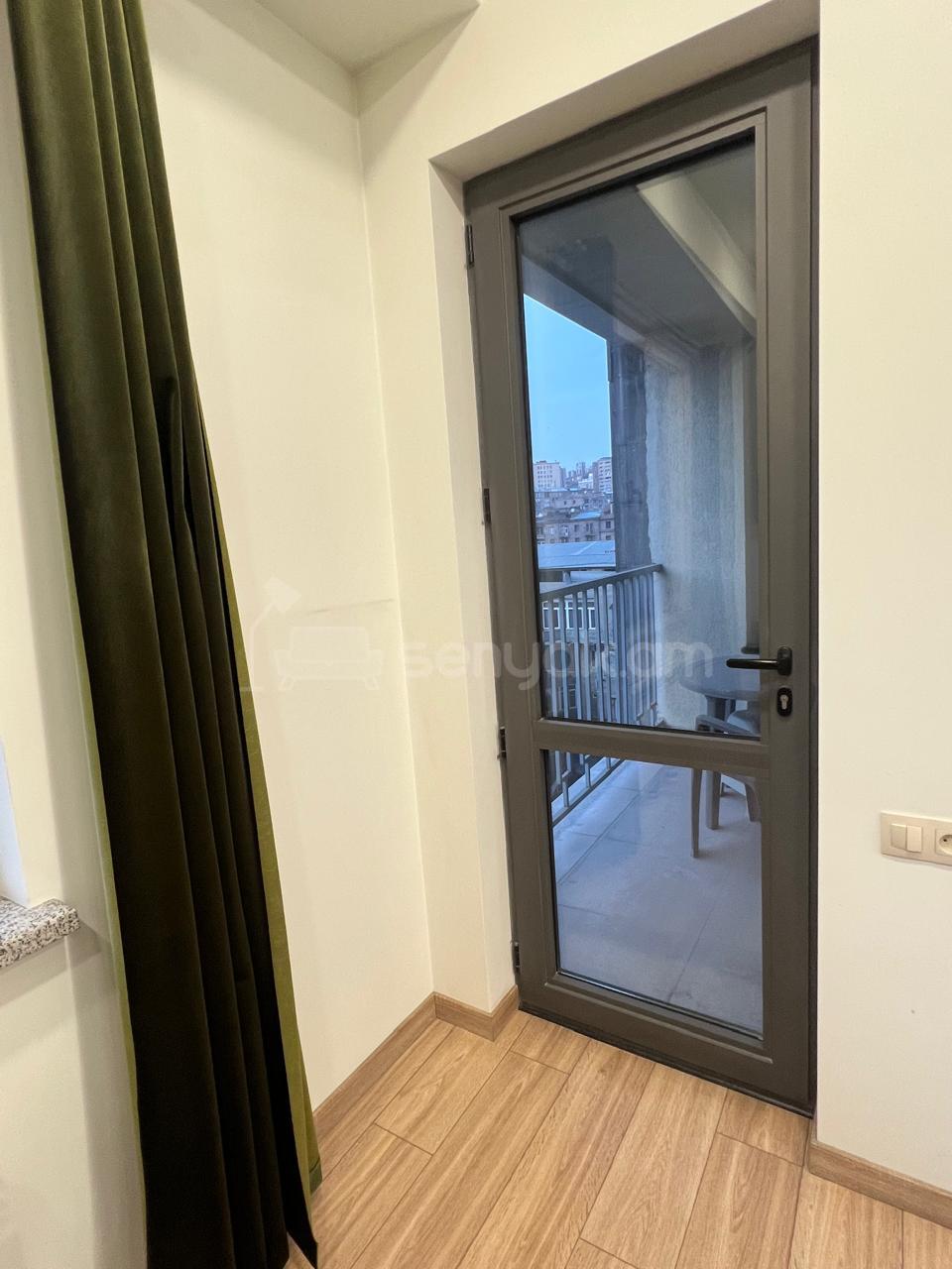 2 Սենյականոց Բնակարան Նորակառույցում, 43քմ, 8/18 հարկ, Կապիտալ Վերանորոգված, Կահավորված