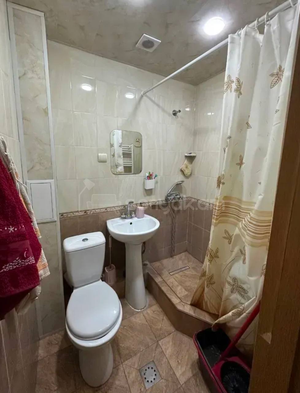 2 Սենյականոց Բնակարան Քարե Շենքում, 54քմ, 2/5 հարկ, Կապիտալ Վերանորոգված, Կահավորված