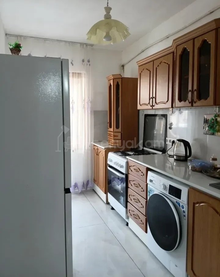 3 Սենյականոց Բնակարան, 80քմ, 9/9 հարկ, Նորմալ Վիճակում