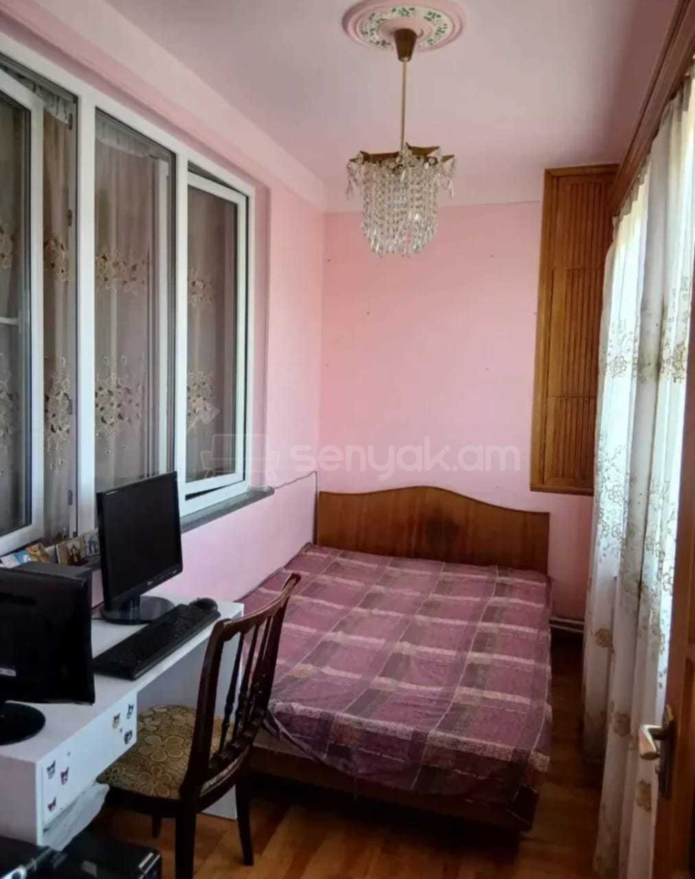 2 Սենյականոց Բնակարան Քարե Շենքում, 72քմ, 3/5 հարկ, Կոսմետիկ Վերանորոգված