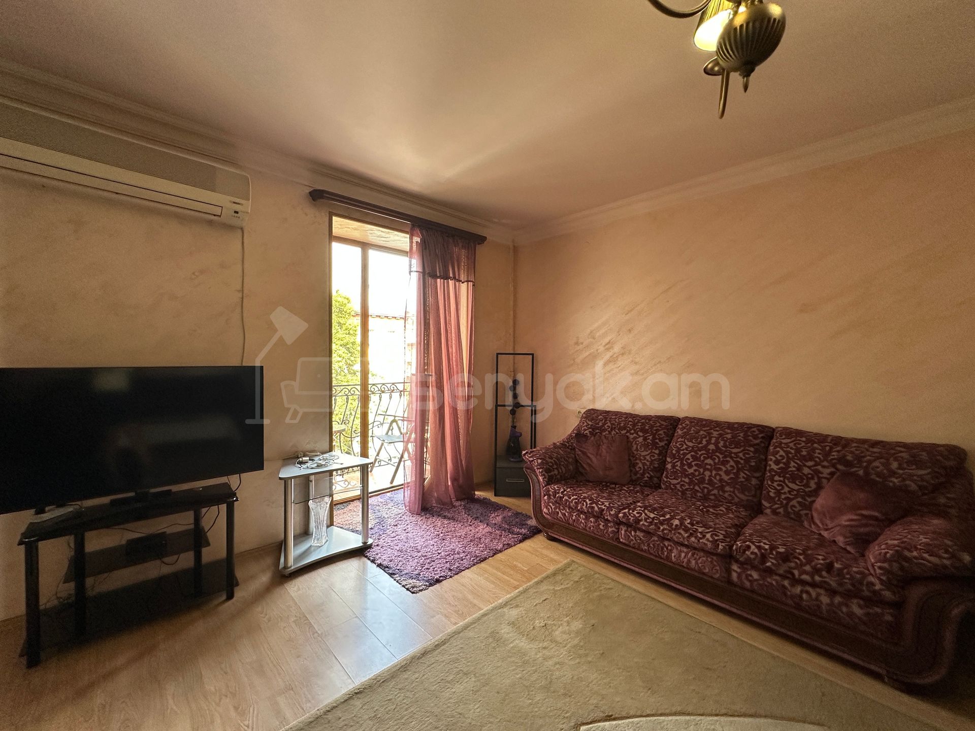 1 Սենյականոց Բնակարան Քարե Շենքում, 40քմ, 5/5 հարկ, Կապիտալ Վերանորոգված
