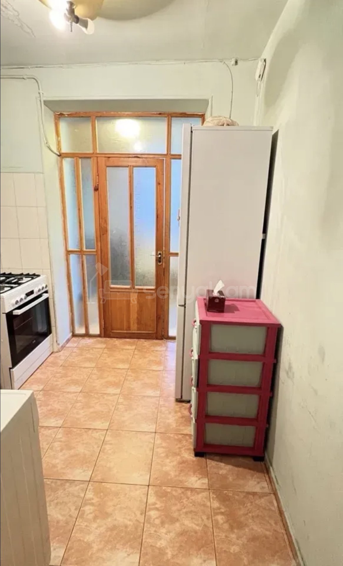 3 Սենյականոց Բնակարան Քարե Շենքում, 54քմ, 1/4 հարկ, Կապիտալ Վերանորոգված
