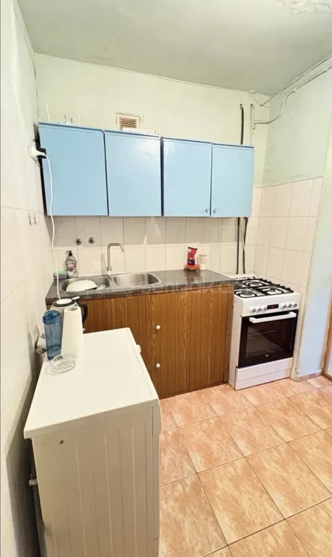 3 Սենյականոց Բնակարան Քարե Շենքում, 54քմ, 1/4 հարկ, Կապիտալ Վերանորոգված