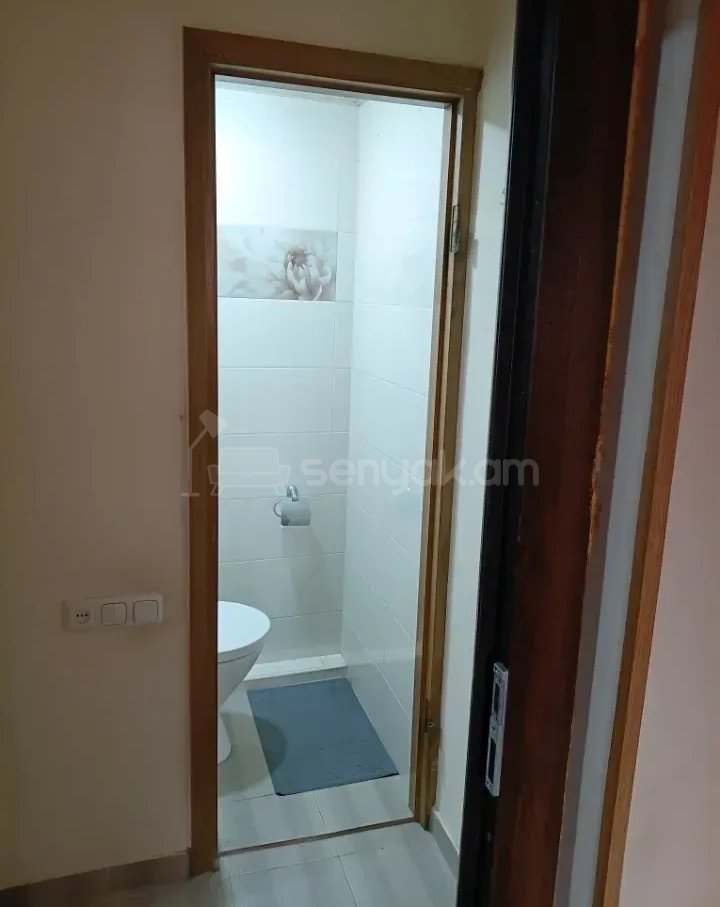 3 Սենյականոց Բնակարան, 80քմ, 9/9 հարկ, Նորմալ Վիճակում