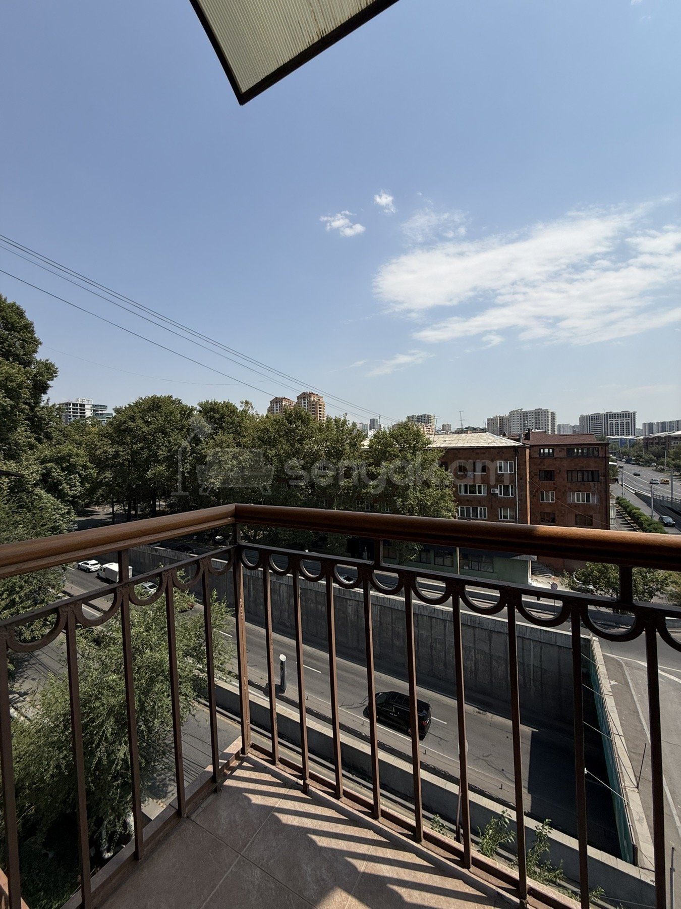 4 Սենյականոց Բնակարան Քարե Շենքում, 143քմ, 5/5 հարկ, Կապիտալ Վերանորոգված