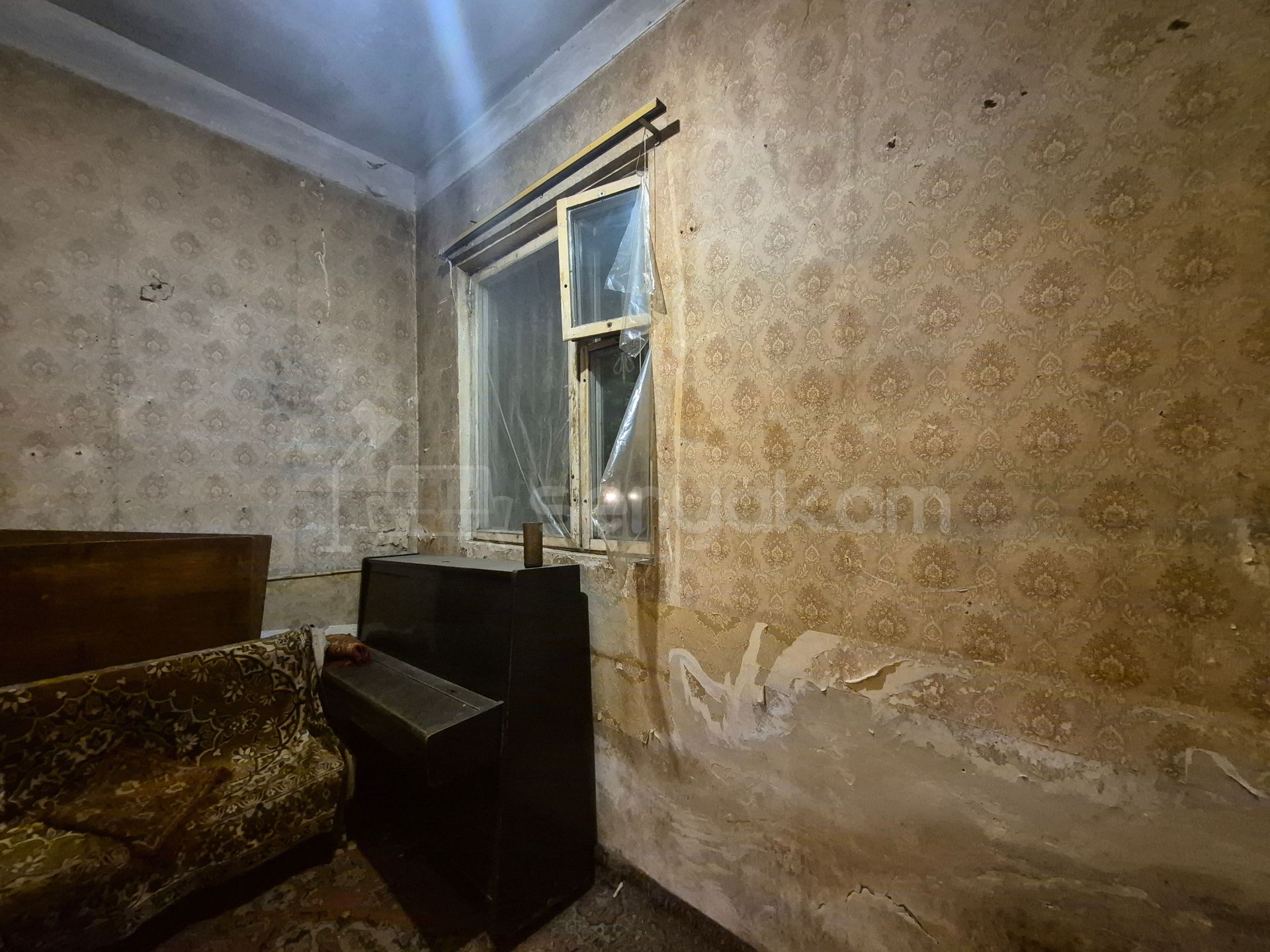 2 Սենյականոց Բնակարան Քարե Շենքում, 49քմ, 1/3 հարկ, Պետական Վիճակում