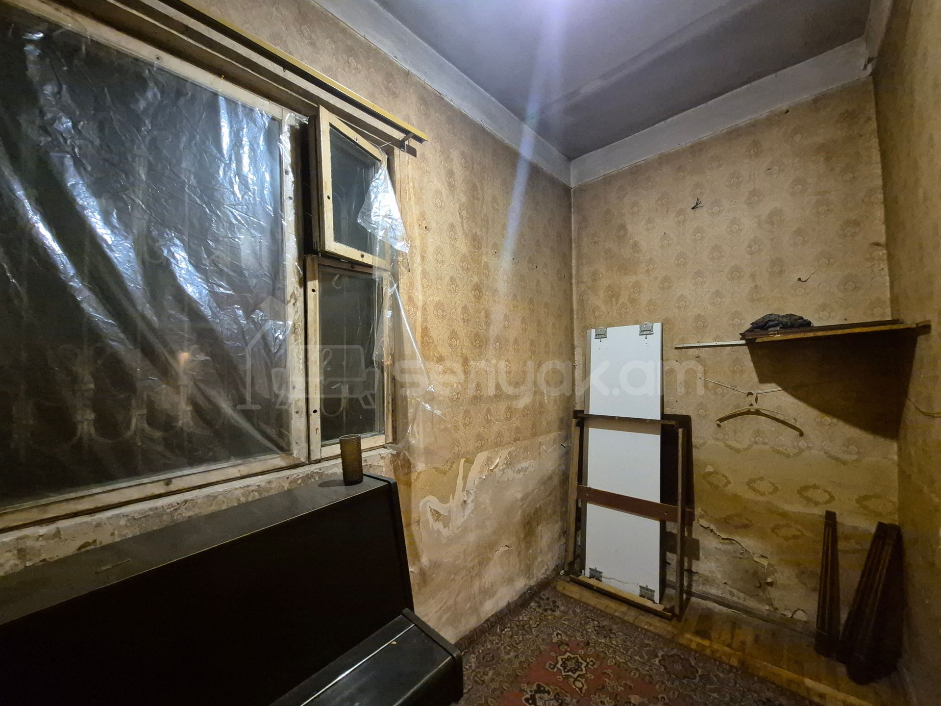 2 Սենյականոց Բնակարան Քարե Շենքում, 49քմ, 1/3 հարկ, Պետական Վիճակում