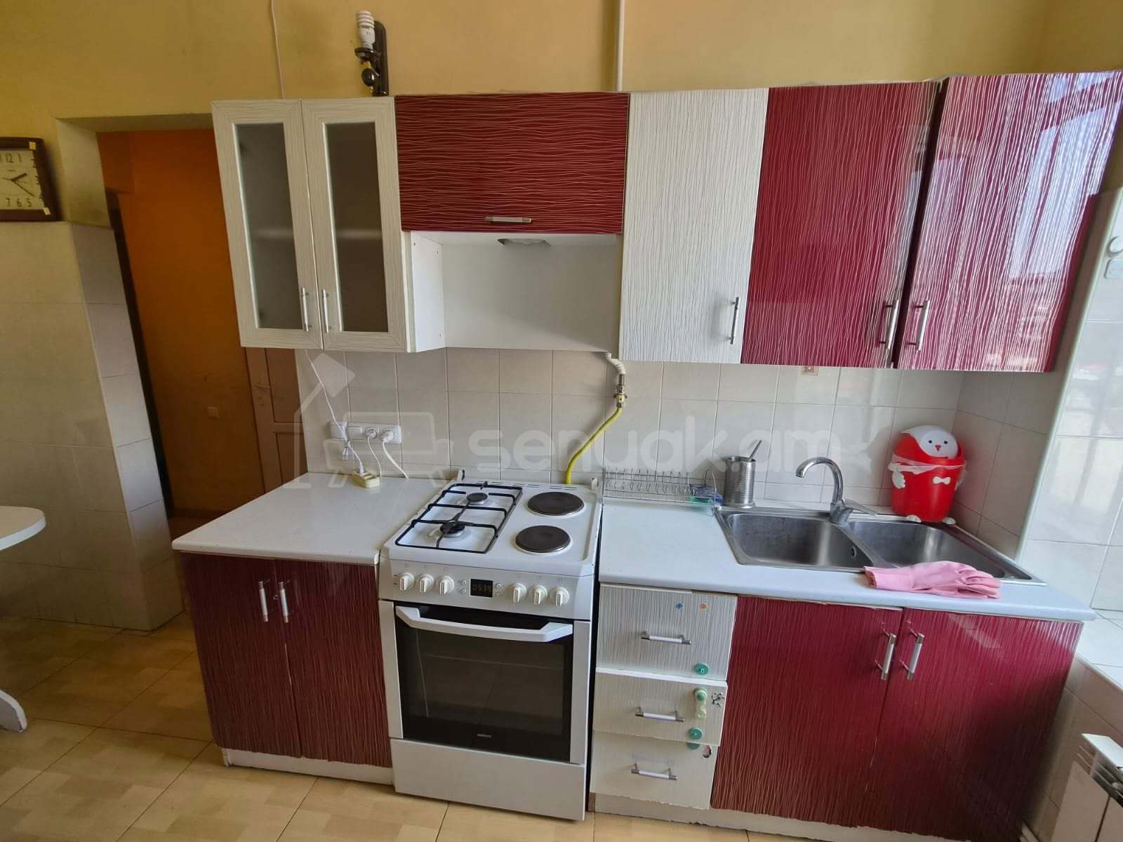2 Սենյականոց Բնակարան Քարե Շենքում, 70քմ, 4/4 հարկ, Նորմալ Վիճակում, Կահավորված
