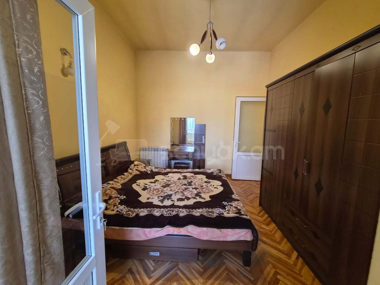 2 Սենյականոց Բնակարան Քարե Շենքում, 70քմ, 4/4 հարկ, Նորմալ Վիճակում, Կահավորված