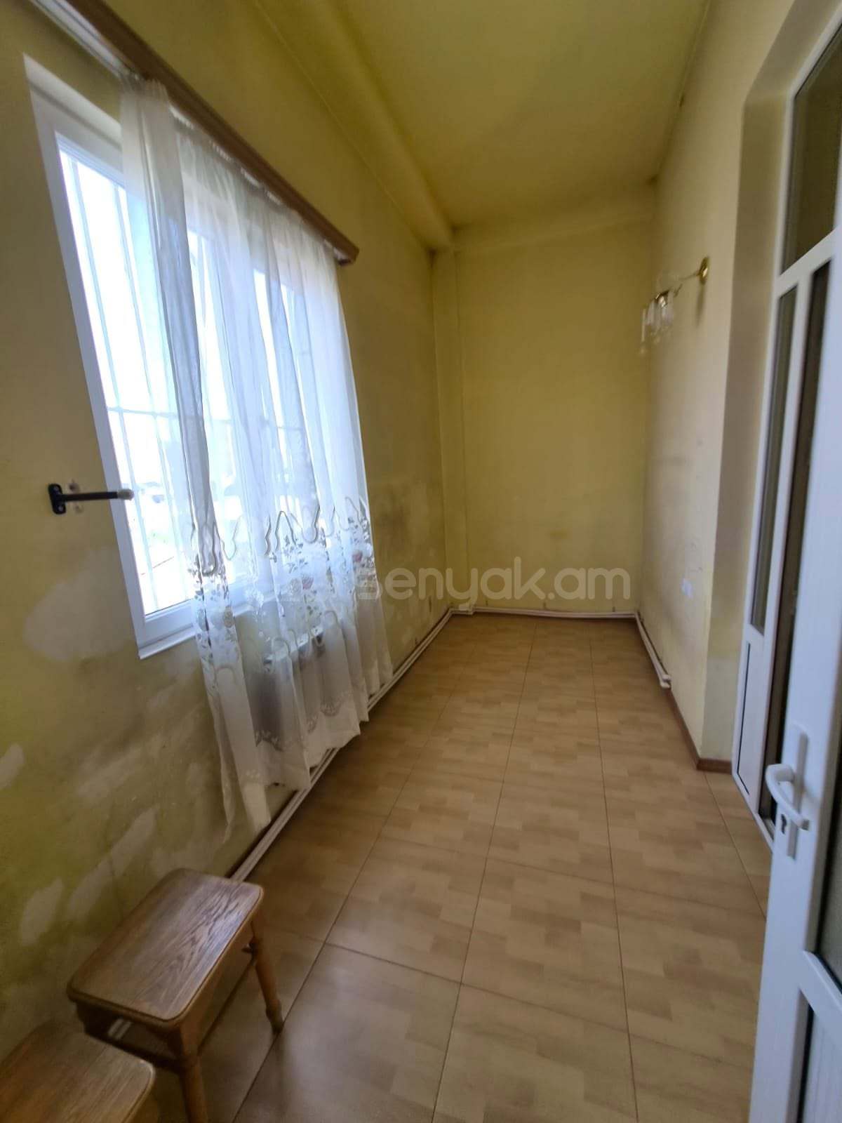 2 Սենյականոց Բնակարան Քարե Շենքում, 70քմ, 4/4 հարկ, Նորմալ Վիճակում, Կահավորված