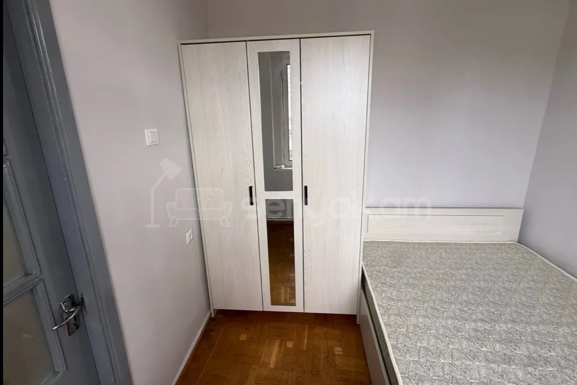3 Սենյականոց Բնակարան Քարե Շենքում, 68քմ, 4/5 հարկ, Նորմալ Վիճակում, Կահավորված