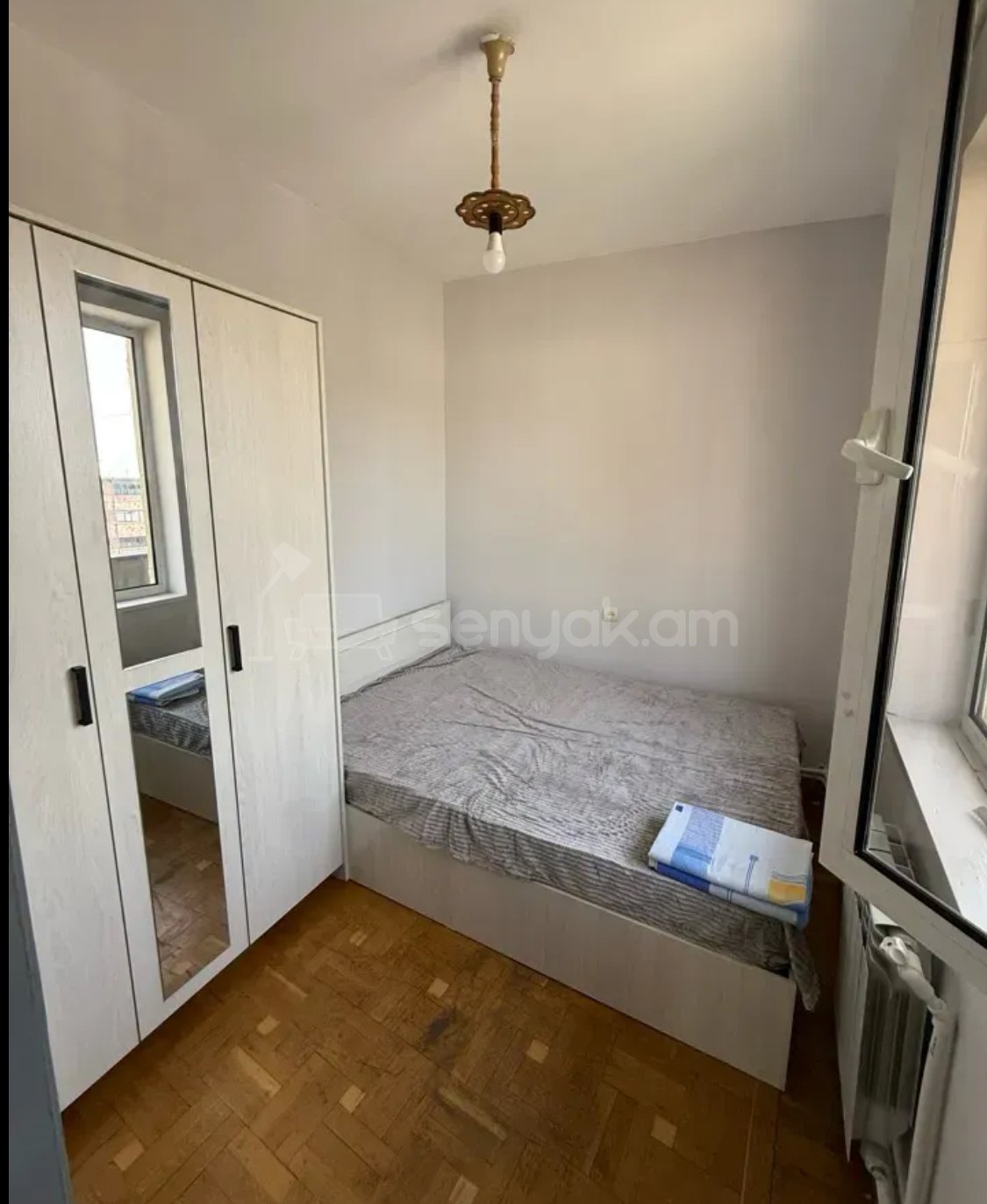 3 Սենյականոց Բնակարան Քարե Շենքում, 68քմ, 4/5 հարկ, Նորմալ Վիճակում, Կահավորված