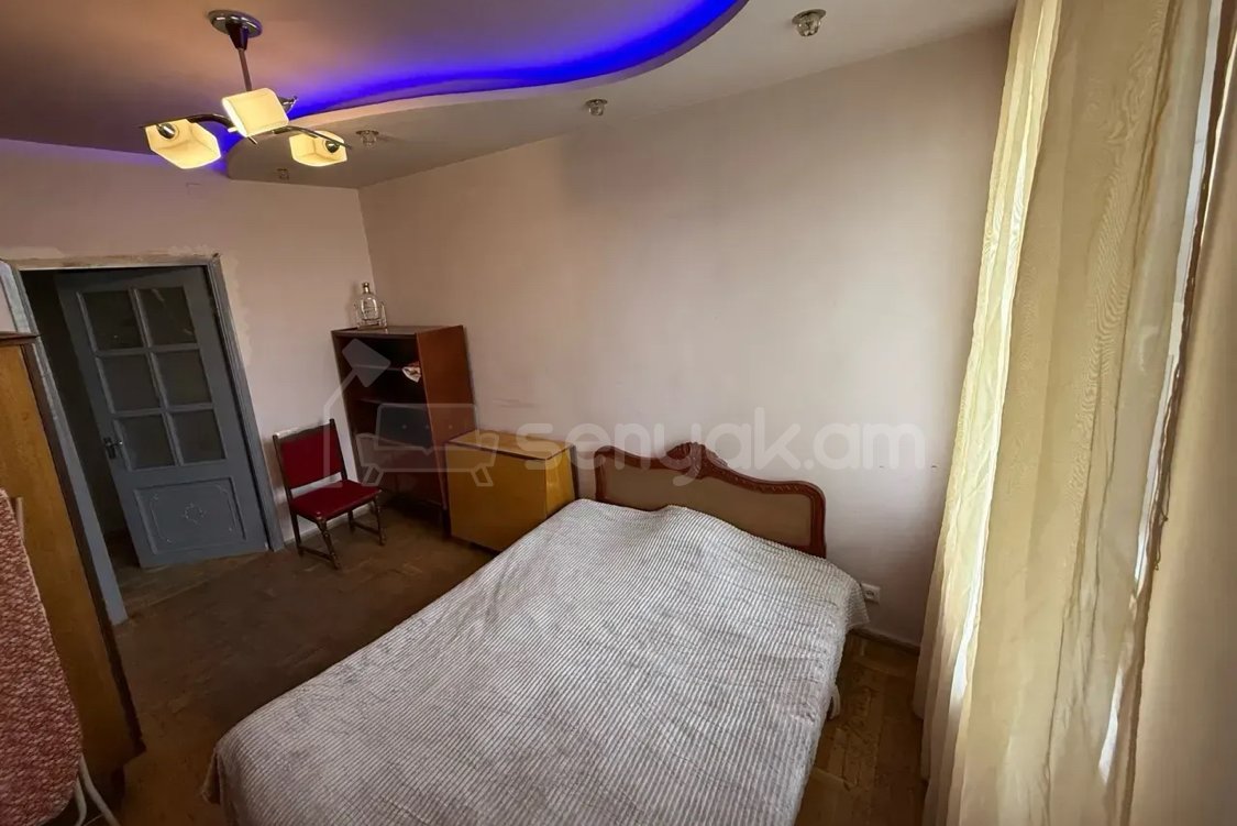 3 Սենյականոց Բնակարան Քարե Շենքում, 68քմ, 4/5 հարկ, Նորմալ Վիճակում, Կահավորված