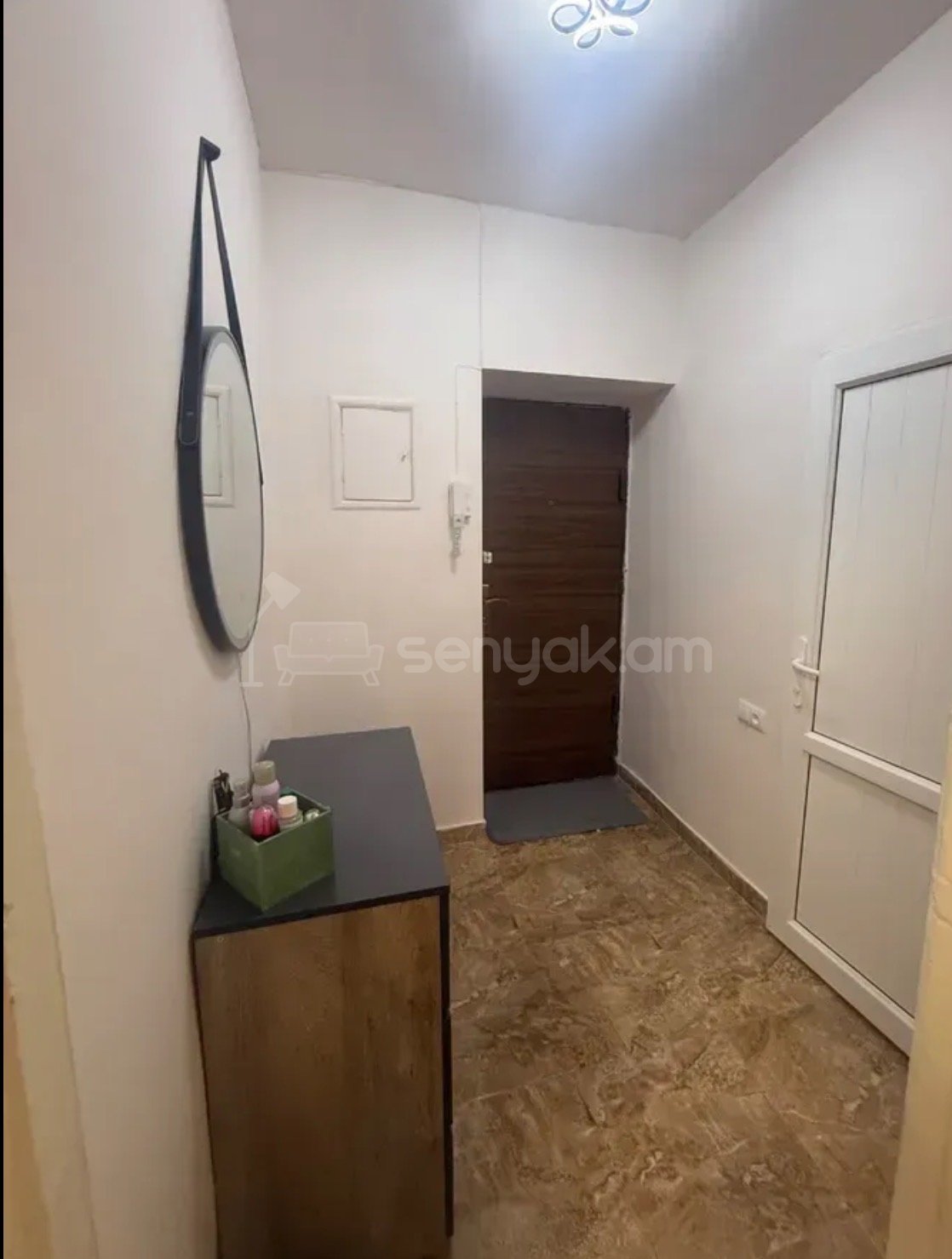 2 Սենյականոց Բնակարան Քարե Շենքում, 43քմ, 5/5 հարկ, Նորմալ Վիճակում