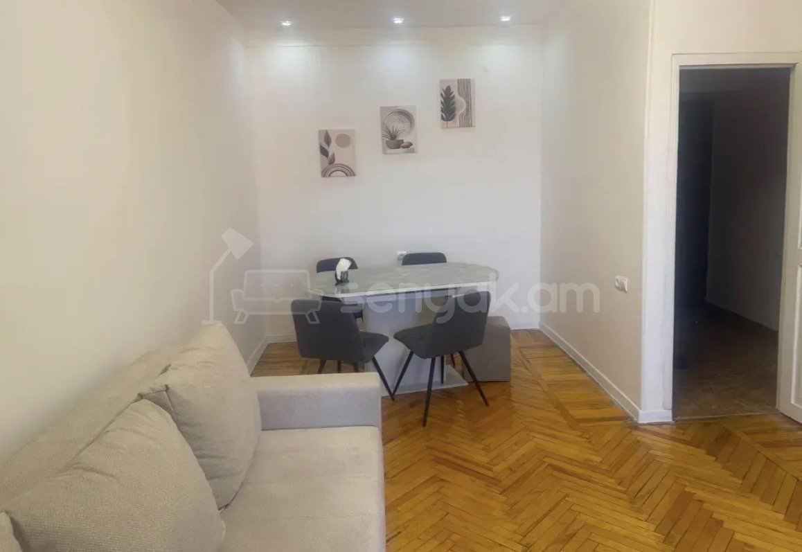 2 Սենյականոց Բնակարան Քարե Շենքում, 43քմ, 5/5 հարկ, Նորմալ Վիճակում