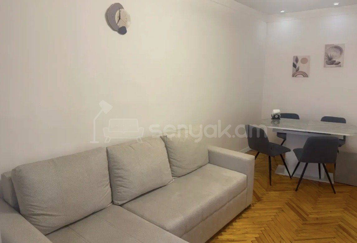 2 Սենյականոց Բնակարան Քարե Շենքում, 43քմ, 5/5 հարկ, Նորմալ Վիճակում