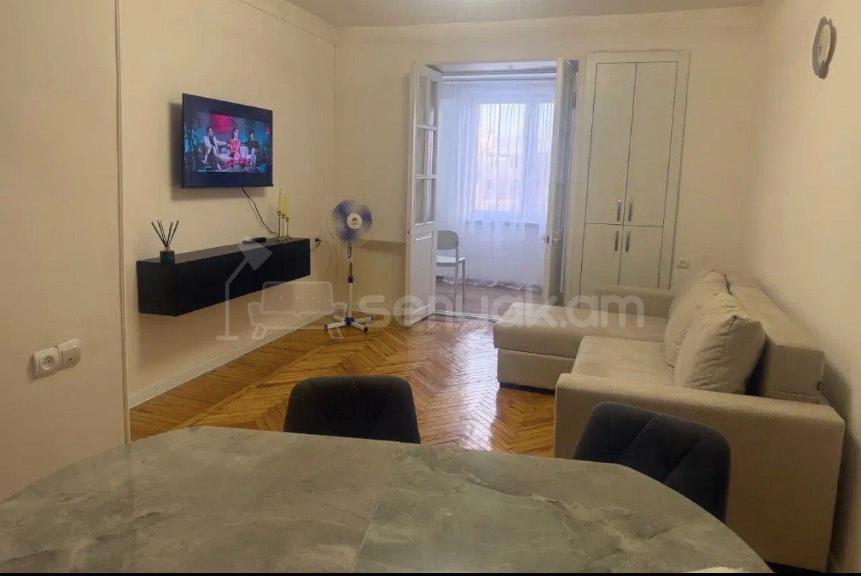 2 Սենյականոց Բնակարան Քարե Շենքում, 43քմ, 5/5 հարկ, Նորմալ Վիճակում