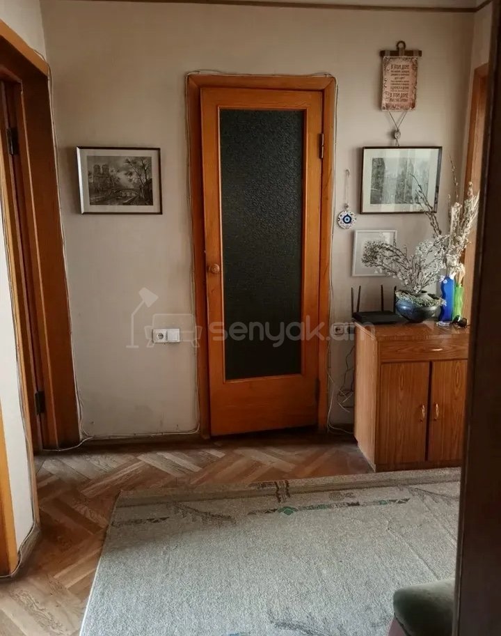 3 Սենյականոց Բնակարան Քարե Շենքում, 85քմ, 3/5 հարկ, Նորմալ Վիճակում
