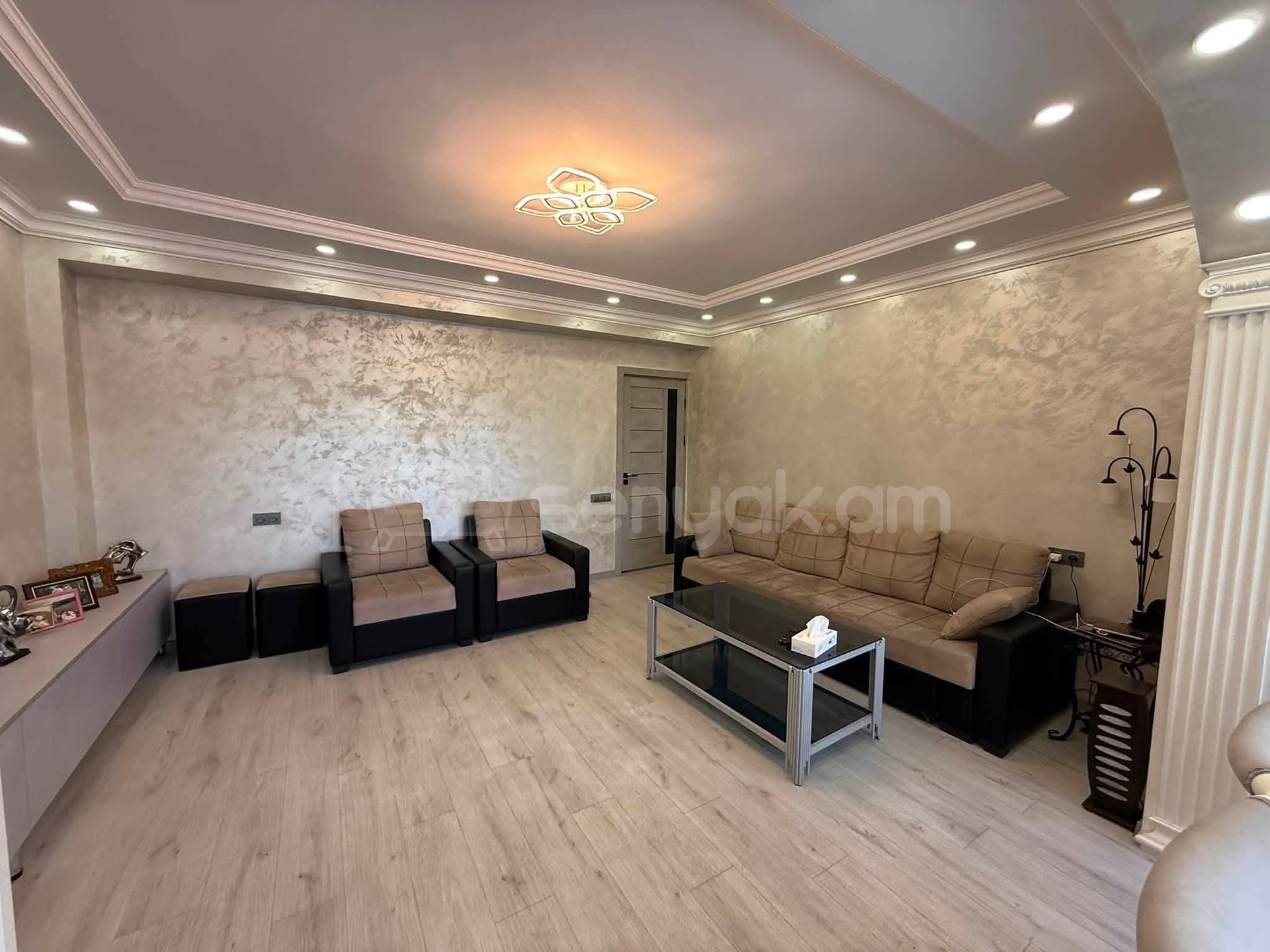 4 Սենյականոց Բնակարան, 82քմ, 3/9 հարկ, Նորմալ Վիճակում