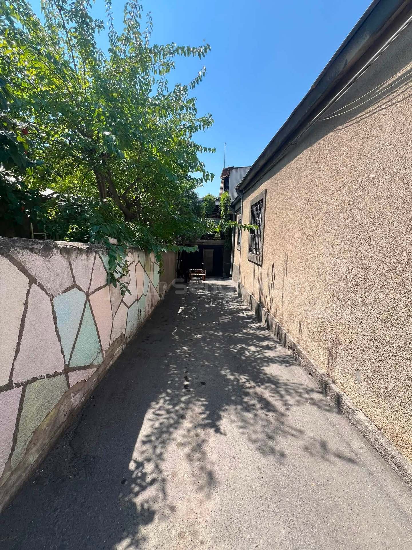 8 Սենյականոց Սեփական Տուն, 140քմ, Նորմալ Վիճակում, Ավտոտնակով
