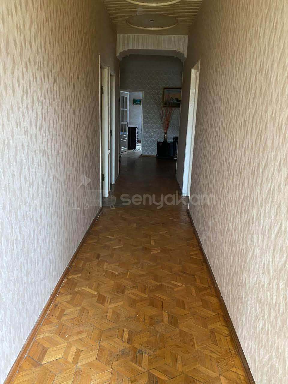 8 Սենյականոց Սեփական Տուն, 140քմ, Նորմալ Վիճակում, Ավտոտնակով
