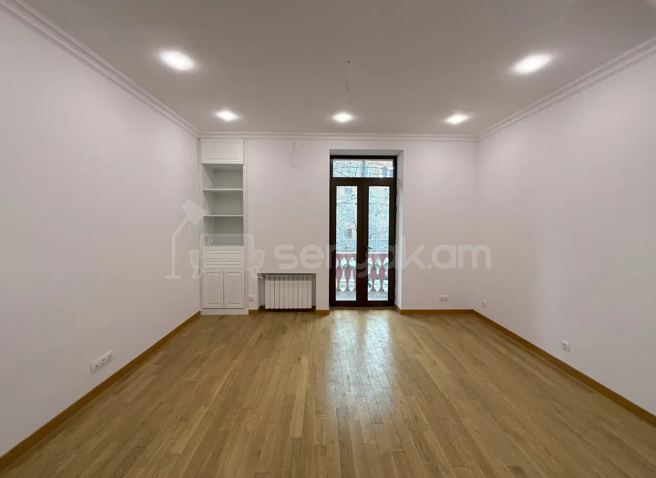 3 Սենյականոց Բնակարան Քարե Շենքում, 93քմ, 2/5 հարկ, Կապիտալ Վերանորոգված