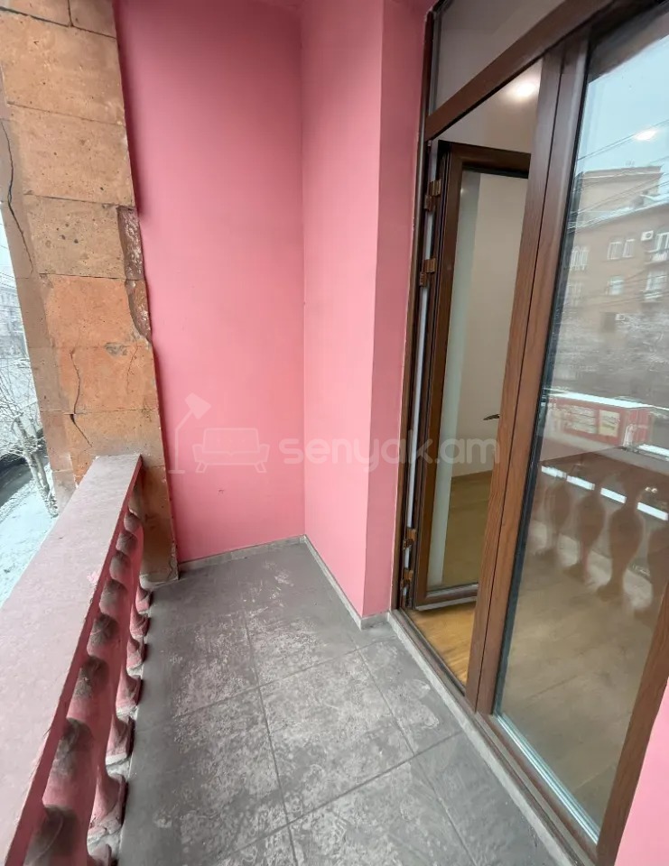 3 Սենյականոց Բնակարան Քարե Շենքում, 93քմ, 2/5 հարկ, Կապիտալ Վերանորոգված