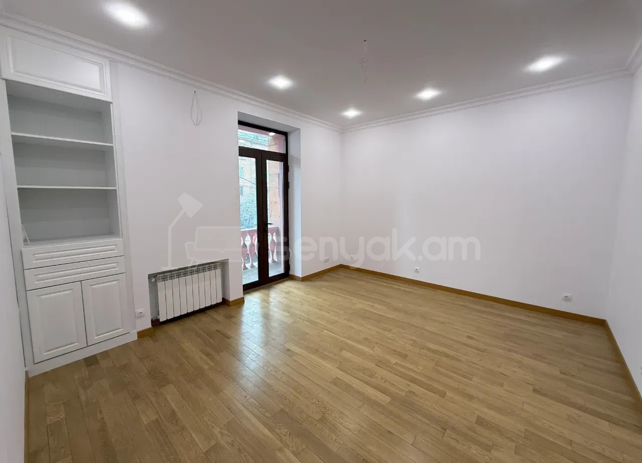 3 Սենյականոց Բնակարան Քարե Շենքում, 93քմ, 2/5 հարկ, Կապիտալ Վերանորոգված