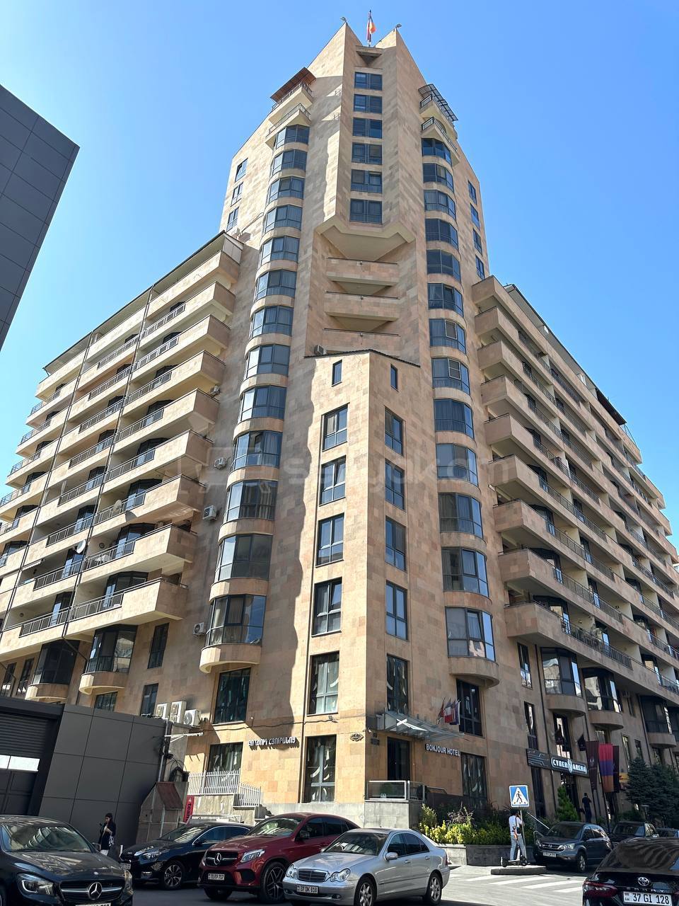 4 Սենյականոց Բնակարան Նորակառույցում, 215քմ, 6/17 հարկ, Կապիտալ Վերանորոգված, Մասամբ Կահավորված, Արևկող